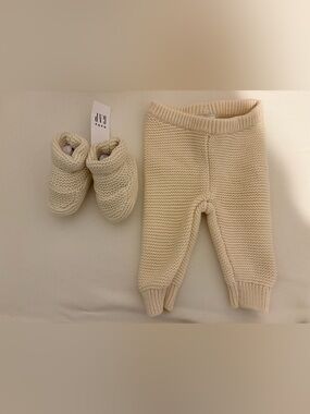 Gap Baby Knit Sweater Leggings (NB) and Brannan Booties (0-3M)